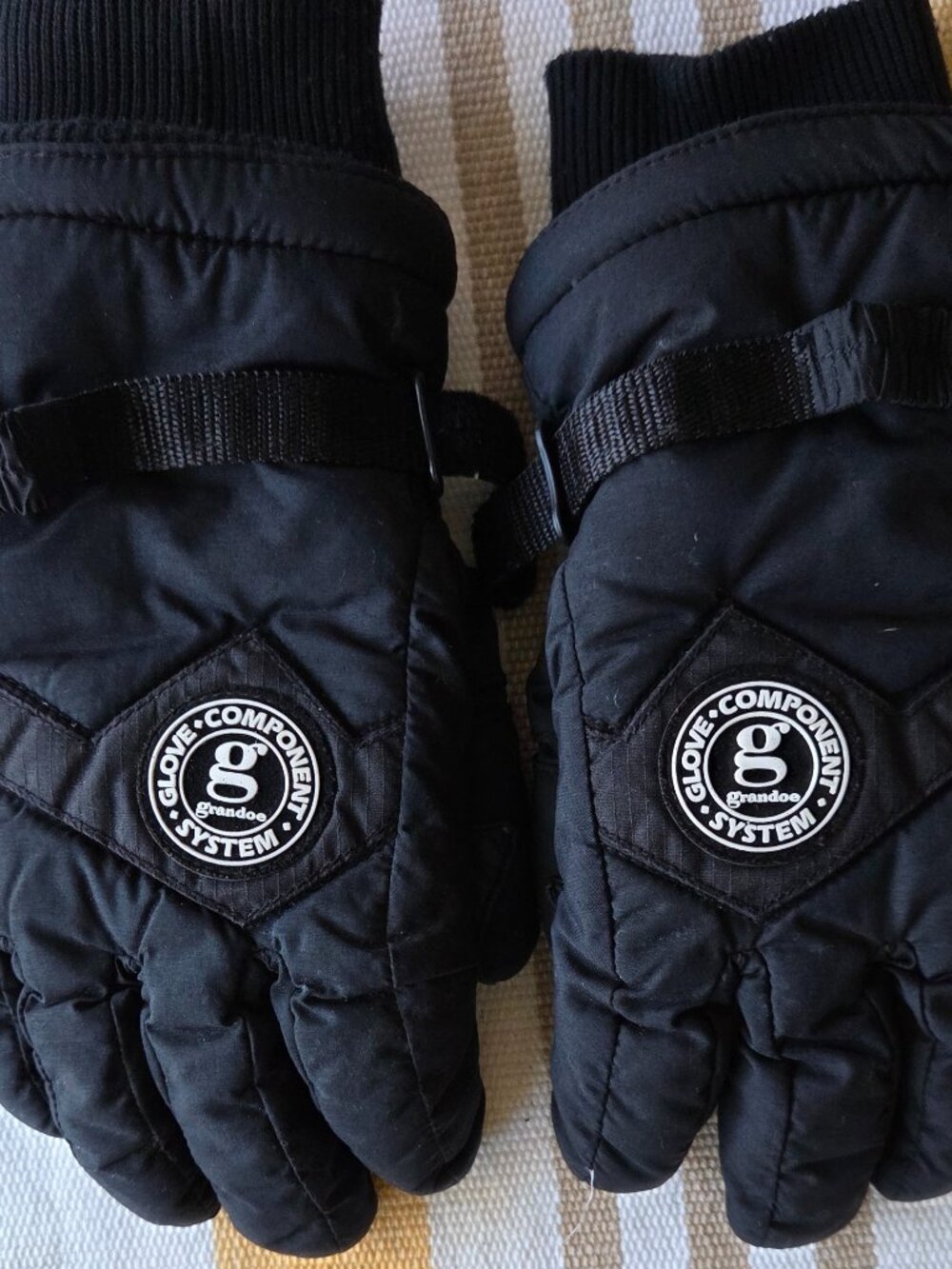Womens Snow Ski Snowboard Gloves Black w/Red Fleece Lining Grandoe Sz Med